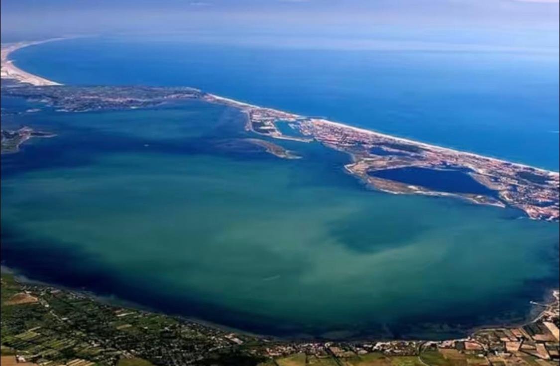 Belle Marina En Bord D'Etang Villa Le Barcares Exterior photo