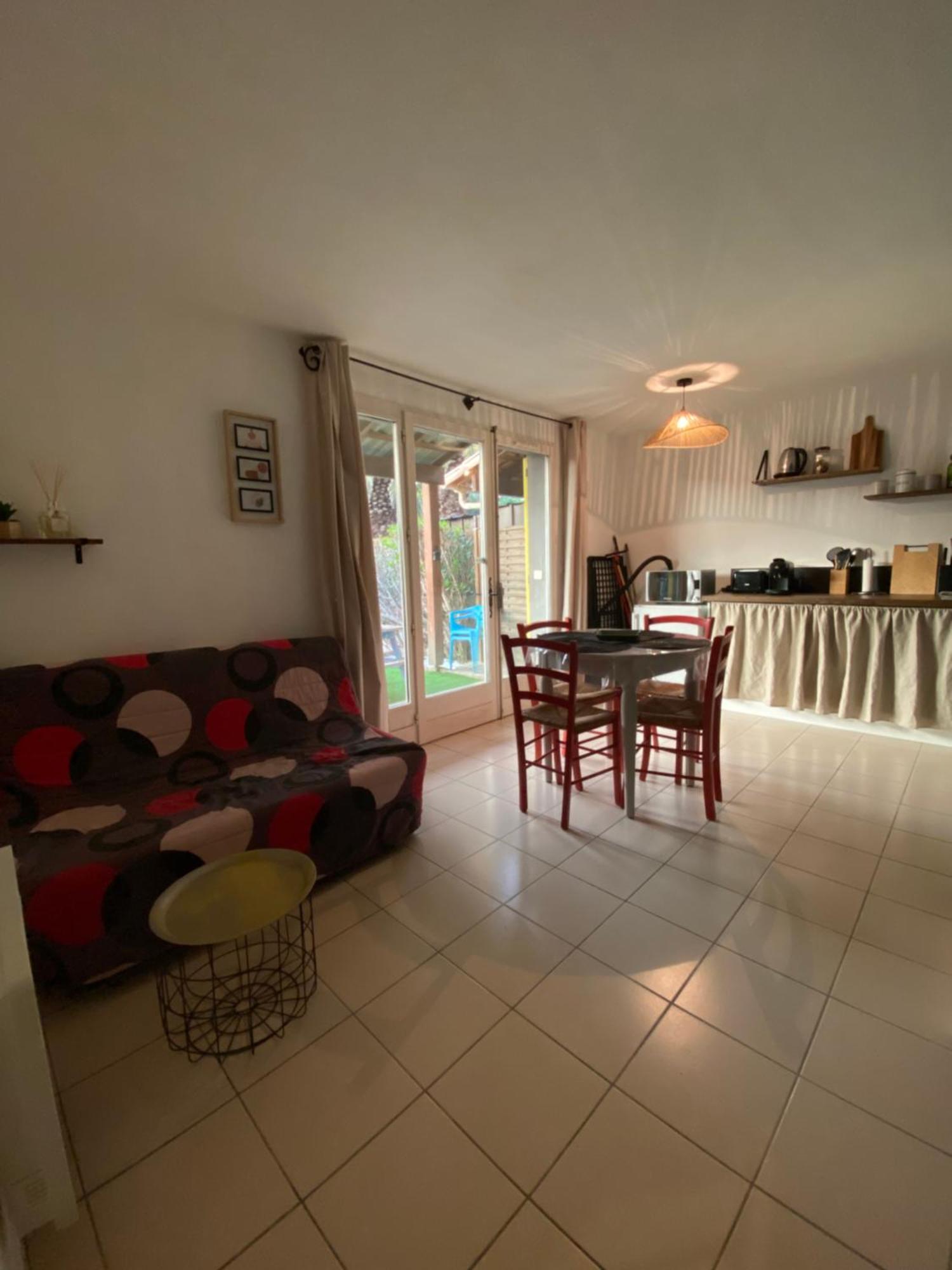 Belle Marina En Bord D'Etang Villa Le Barcares Exterior photo